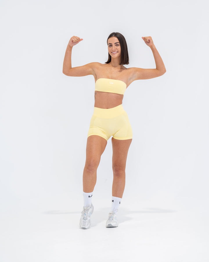 Seamless Contour Scrunch Shorts