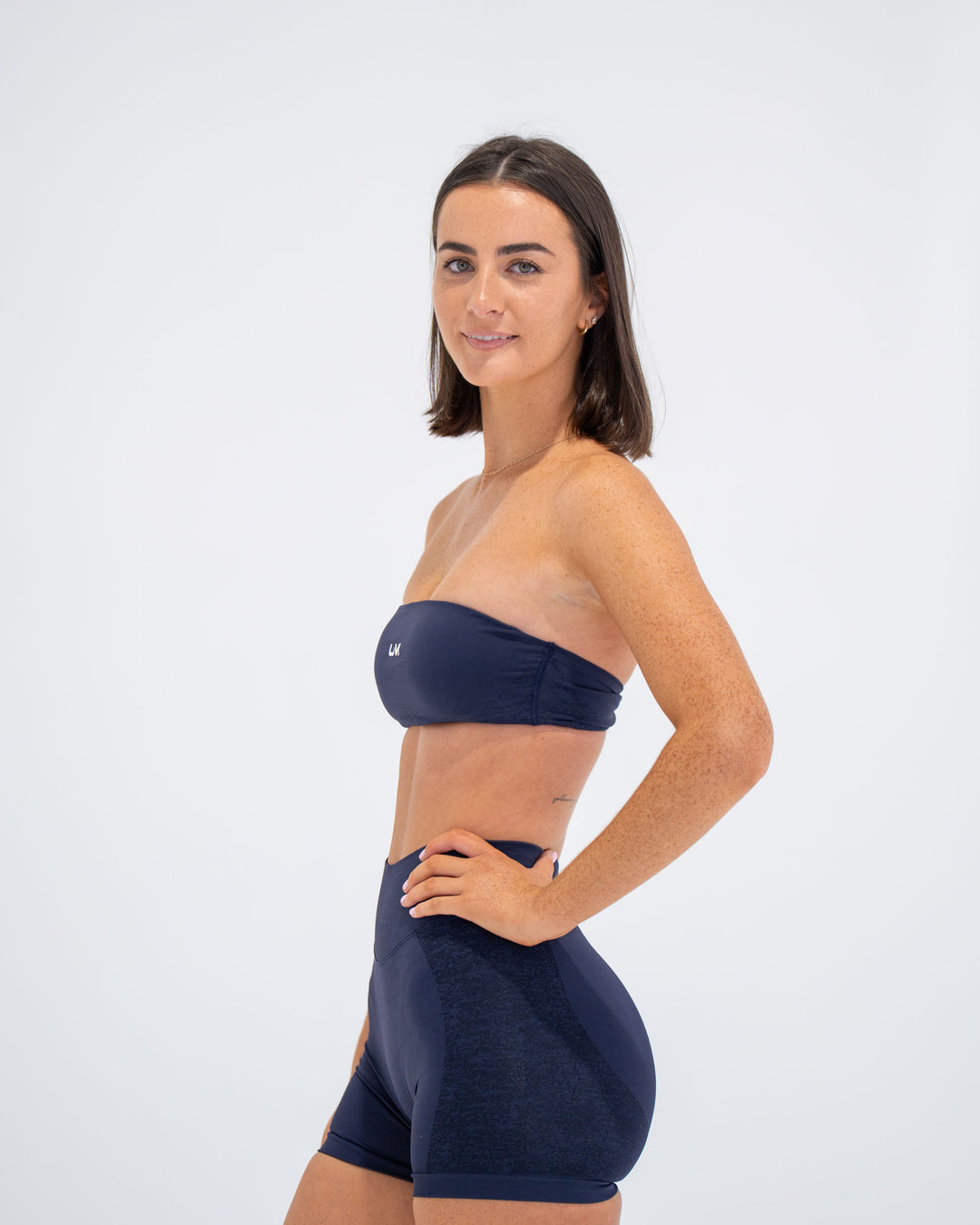 Seamless Contour Scrunch Shorts