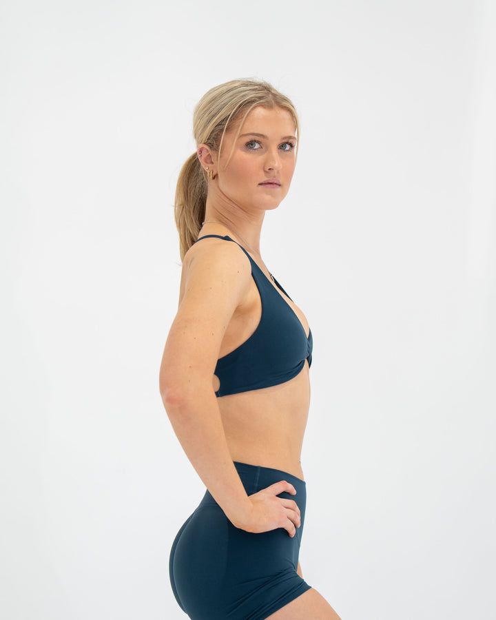 Sculpt Strappy Twist Bra